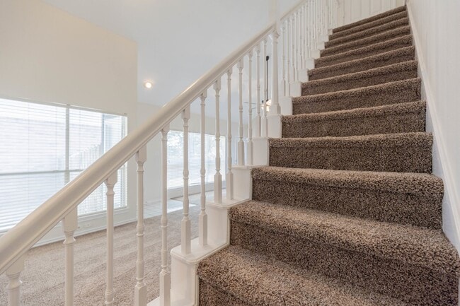 Building Photo - 5834 Spring Square