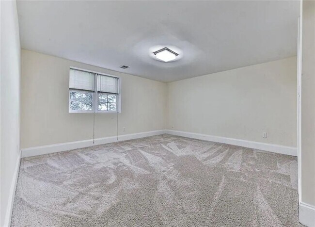 Building Photo - Spacious 5BR House in Snellville