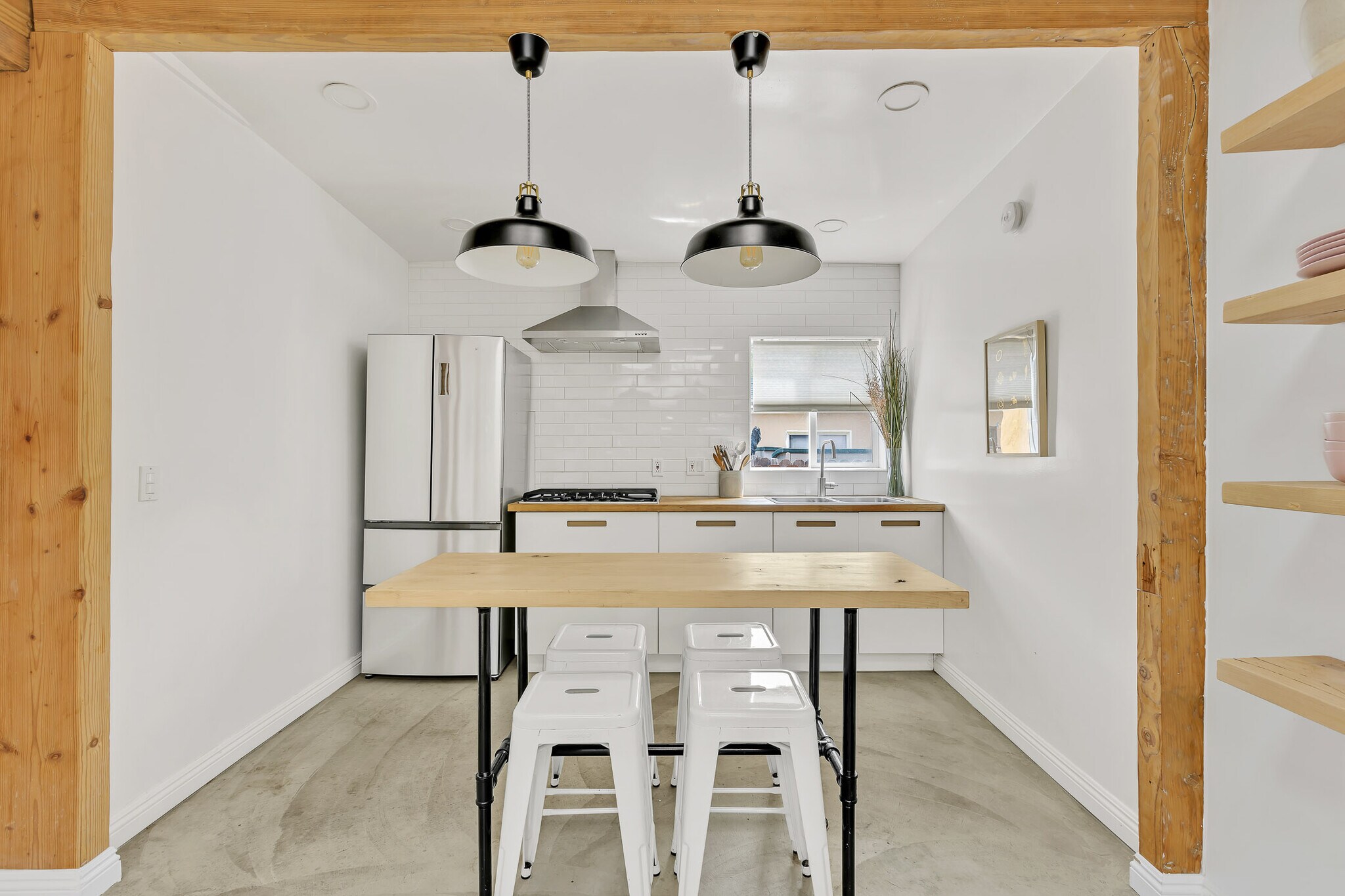 Building Photo - 718 Vernon Ave