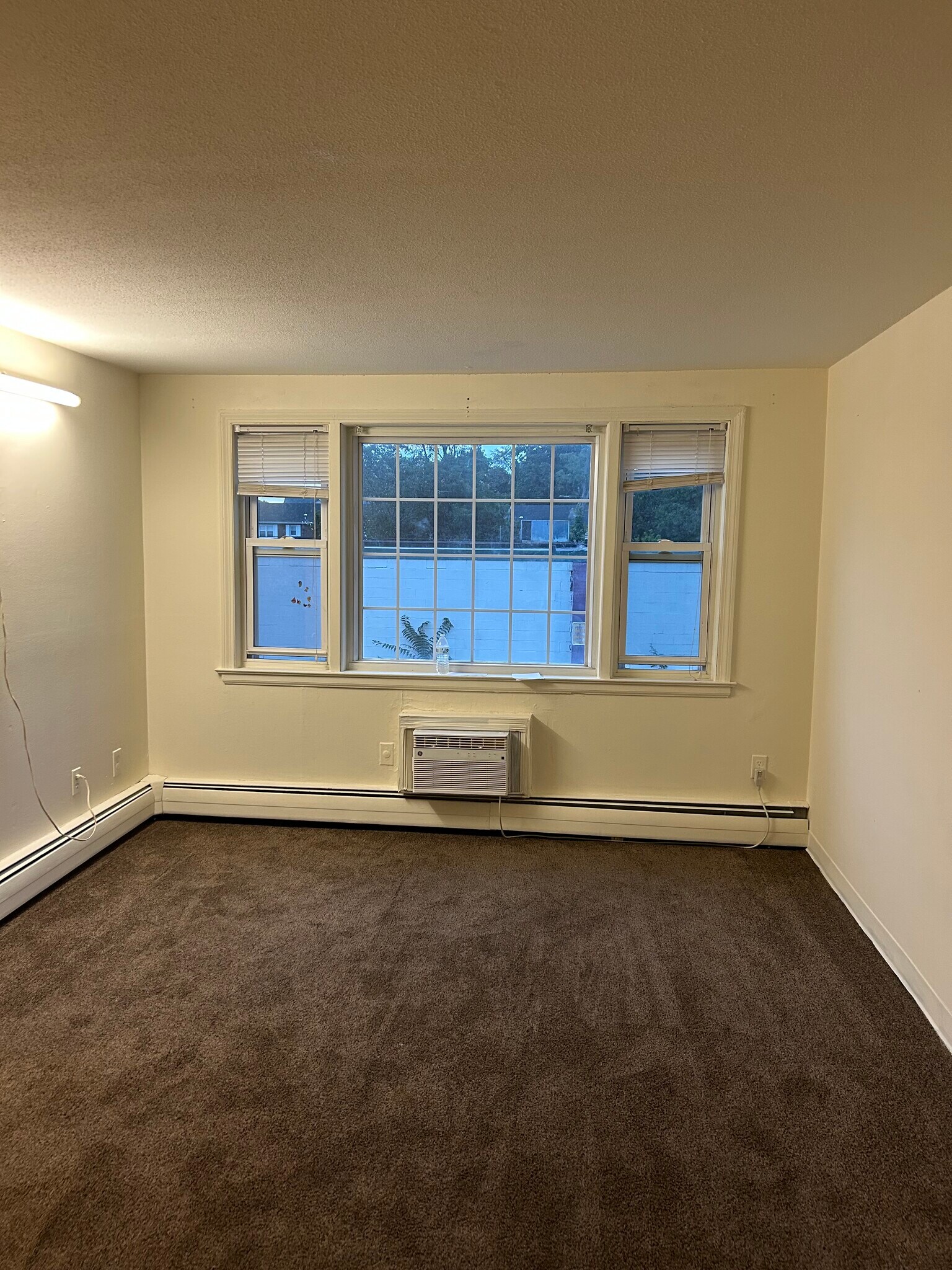 Building Photo - 509 Burnside Ave