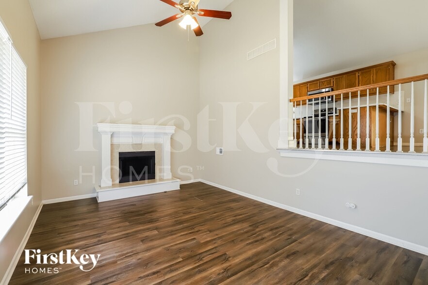 Building Photo - 8024 N Spruce Ave