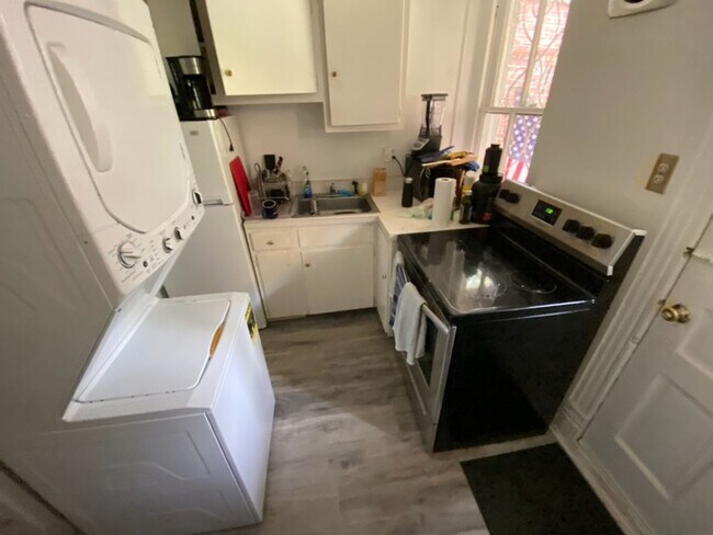 Building Photo - 3332 P St NW