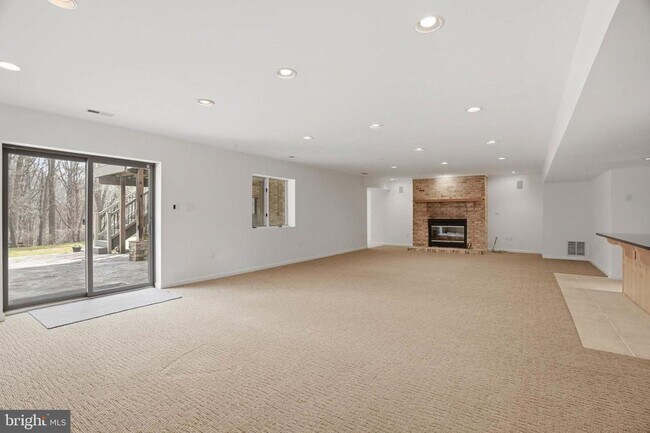 Building Photo - 6614 Corina Ct