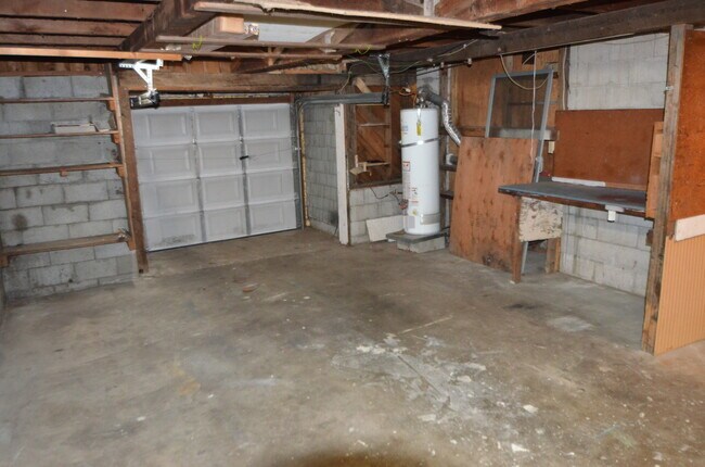 Building Photo - 1140 Shorewood Dr