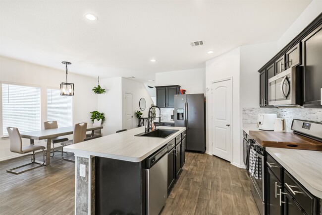Building Photo - 14793 Hazel Br Dr