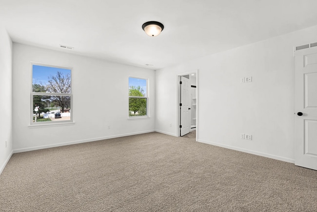Building Photo - 43 Fairmount Grv Dr