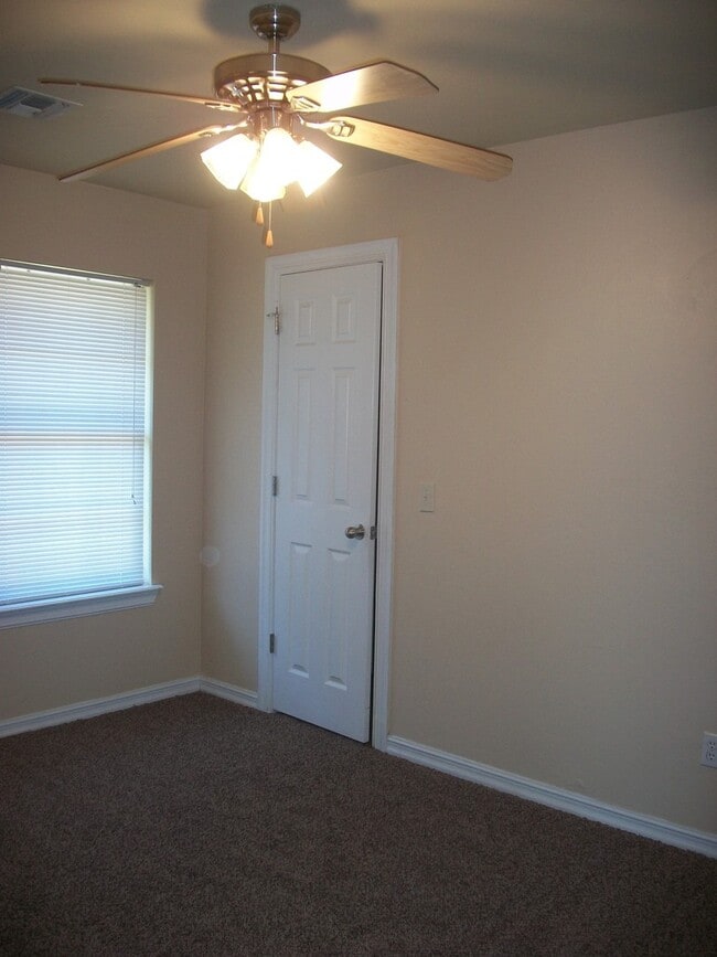 Building Photo - 3 Bed 2 Bath 2 Car Garage in College Park ...