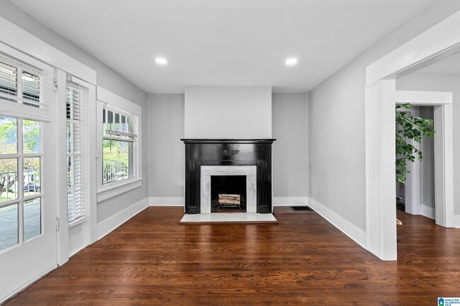 Building Photo - 619 34th St S