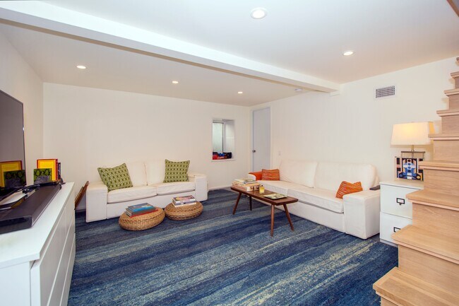 Building Photo - 80 Cliff Dr