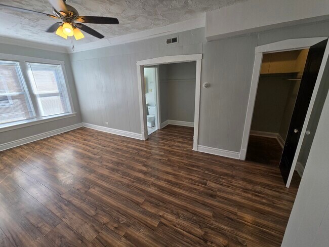 Building Photo - 4751 N Monticello Ave
