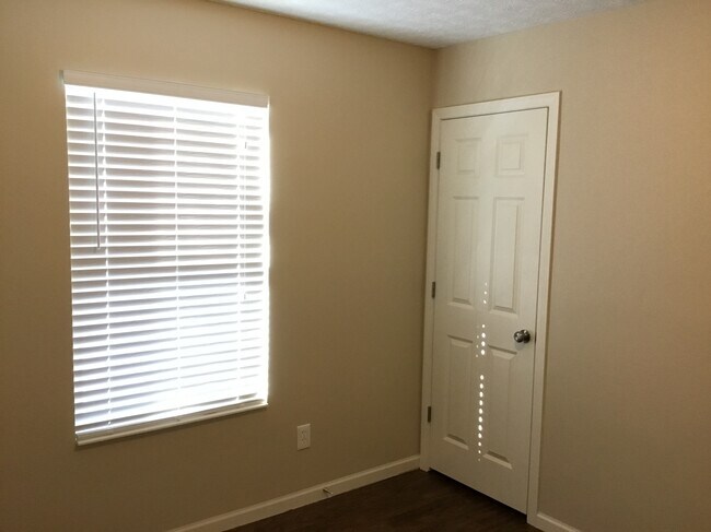 Building Photo - 8480 Amarillo Dr