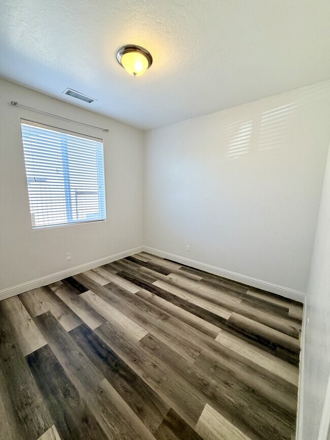 Building Photo - 1736 Berry St