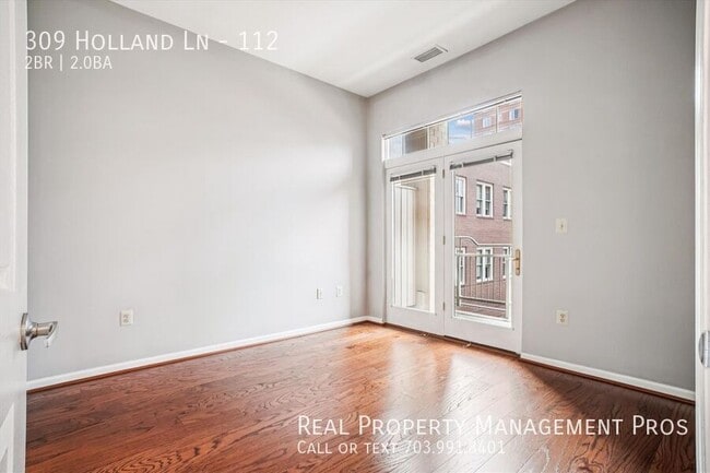 Building Photo - 309 Holland Ln