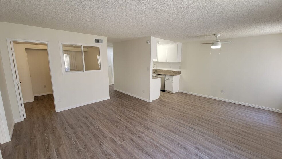 Building Photo - 5461 Kester Ave