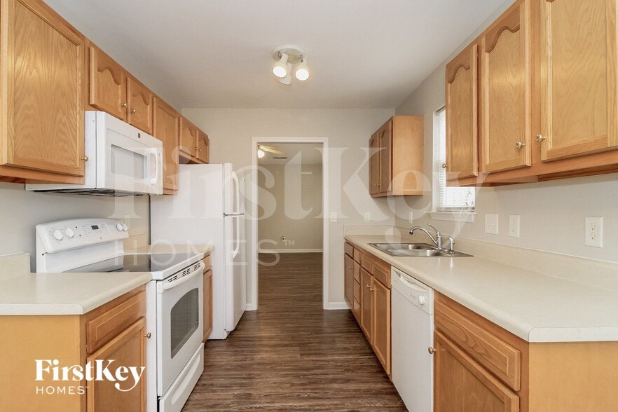 Building Photo - 329 Wright St