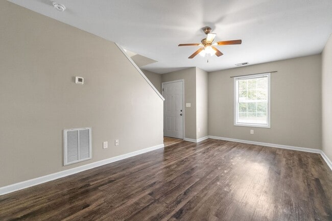 Building Photo - 2 Bedroom 1.5 Bathroom Townhome!!!