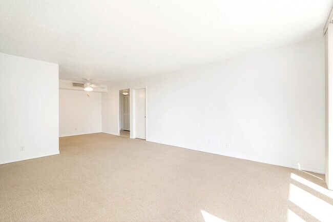 Building Photo - 630 Ocean Dr