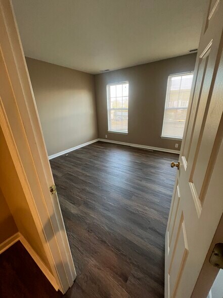 Building Photo - 2898 Andover Cir