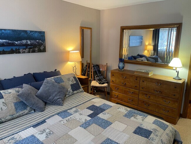 Building Photo - Beautiful furnished house in Stateline available now!