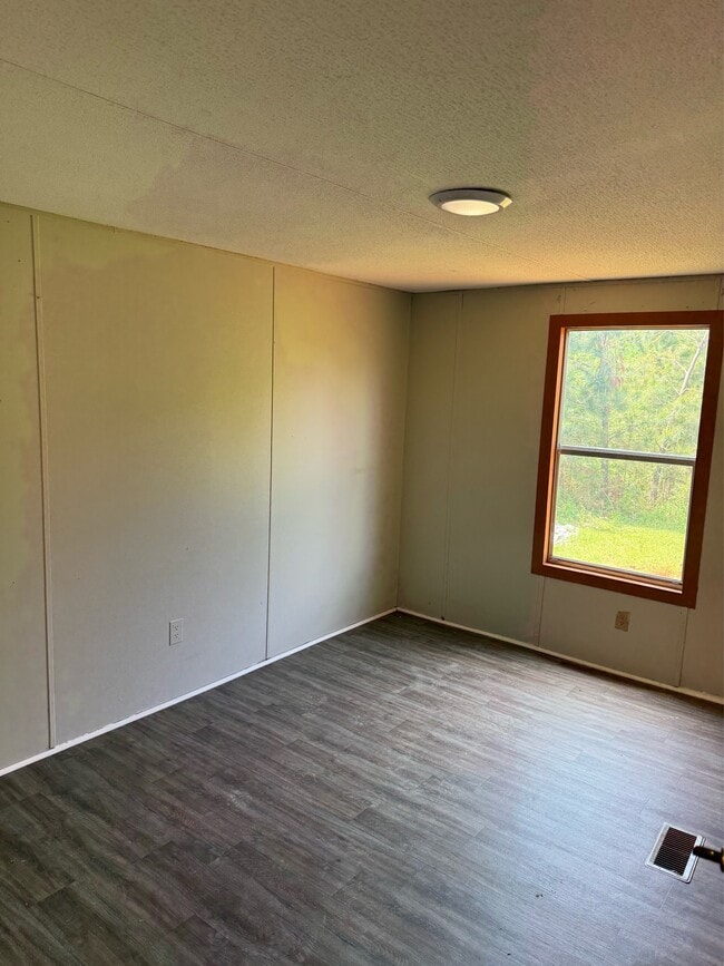 Building Photo - 6037 Friendship Rd