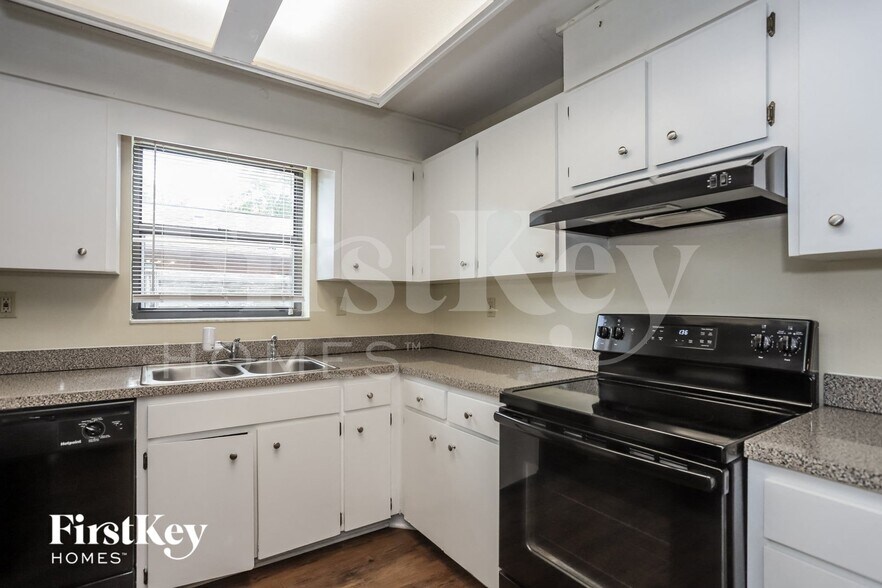 Building Photo - 9923 57th Way N