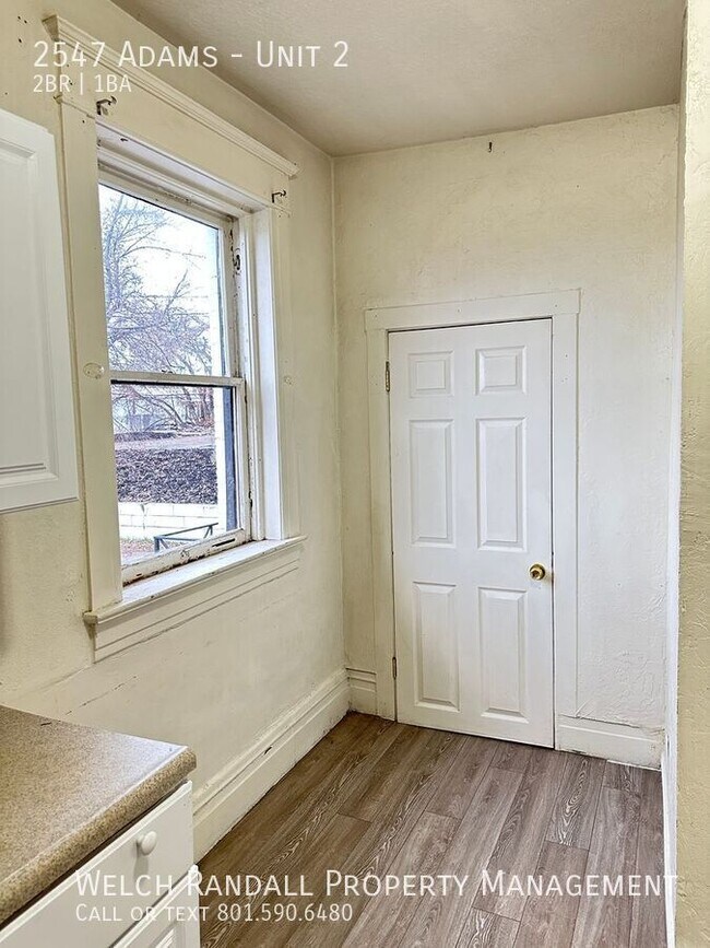 Building Photo - 2547 Adams-Unit 2