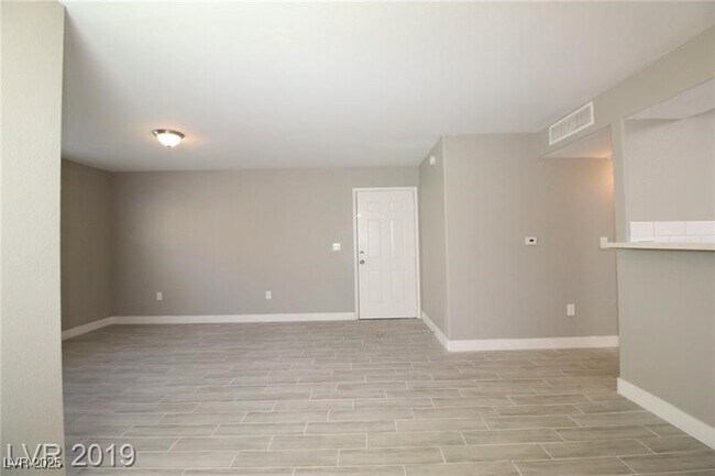 Building Photo - 555 E Silverado Ranch Blvd