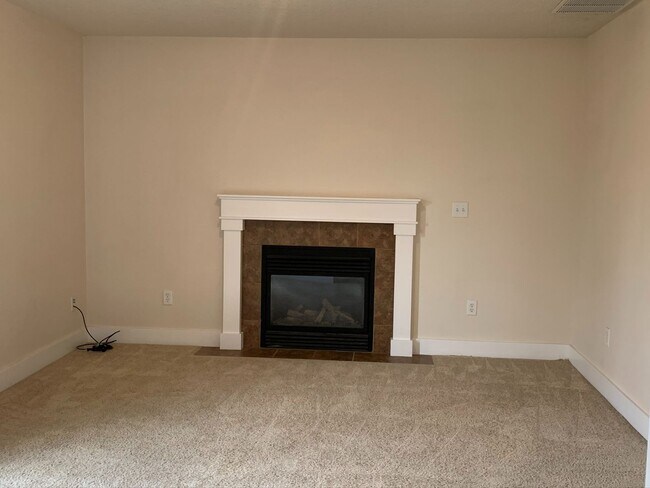 Building Photo - 720 Triumph Dr