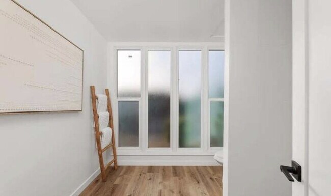 Building Photo - 3808 Vista Campana S