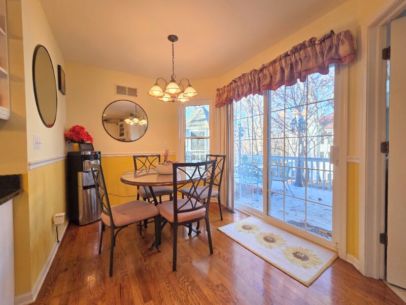 Building Photo - 1025 Rosewood Dr