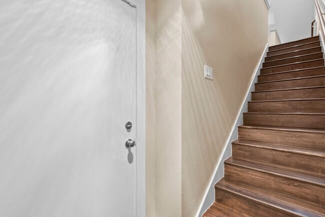 Building Photo - Gated 2BR Townhome Just Minutes from the T...