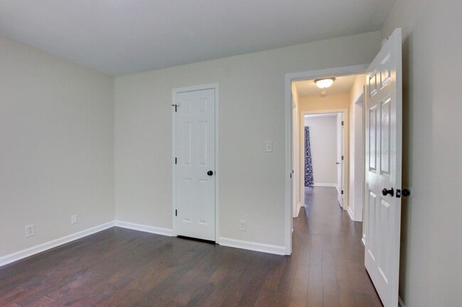Building Photo - 3 bed 2 bath w sweet basement.  Go