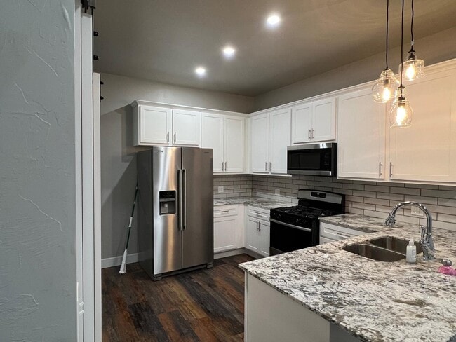 Building Photo - 1415 6th St