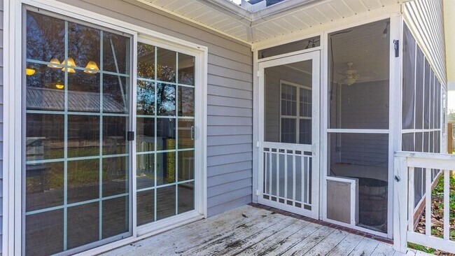 Building Photo - 389 Livingston Dr