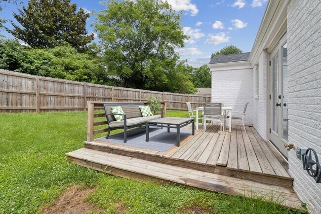 Building Photo - 2503 Merry Oaks Dr