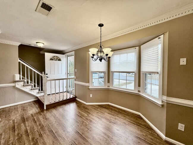 Building Photo - Available 11-14-25! Lakefront Townhome w/2...