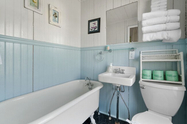 Building Photo - 4 Traynor St