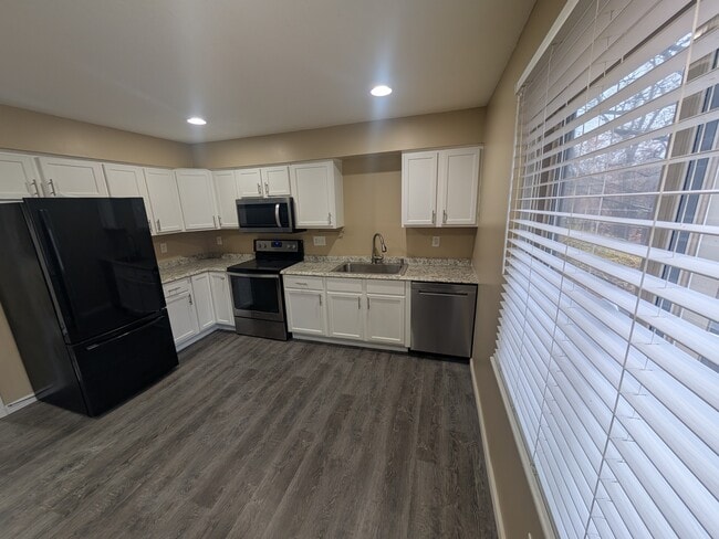 Building Photo - 9120 W 78th St