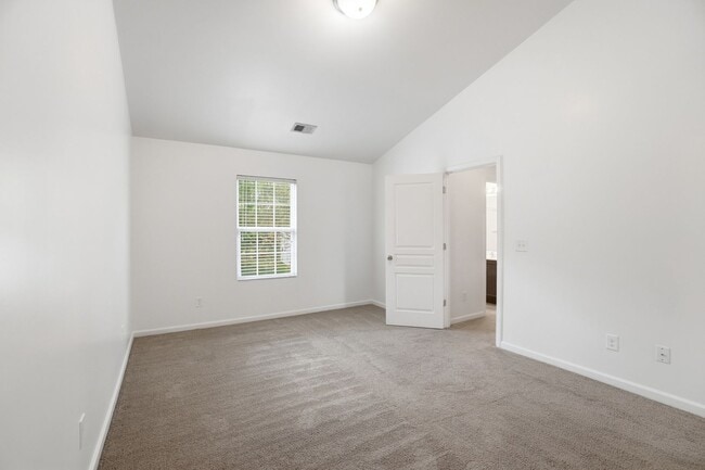 Building Photo - 4-bedroom with Water Front View