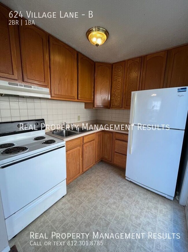 Building Photo - 624 Village Ln
