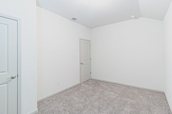 Building Photo - 7411 Gramercy Way