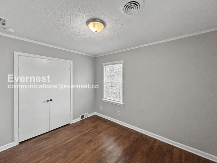 Building Photo - 1758 Woodburn Dr