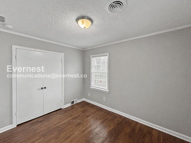 Building Photo - 1758 Woodburn Dr