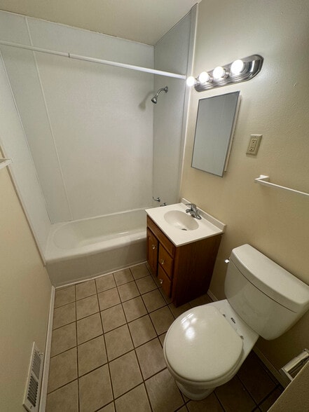 Building Photo - 401 Palomino Ln