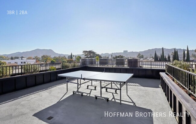 Building Photo - 10806 Blix St