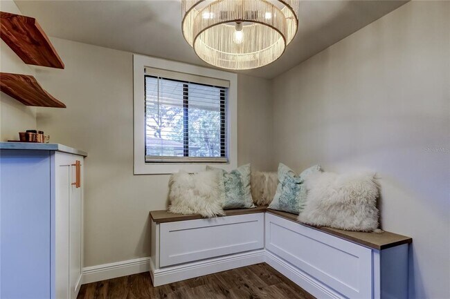 Building Photo - 2673 Sabal Springs Cir