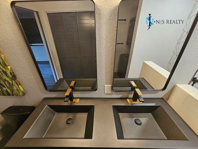 Building Photo - Classy Modern Renovation Home... true 3/2 ...
