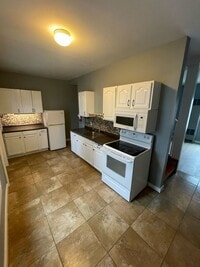 Building Photo - 111 River St