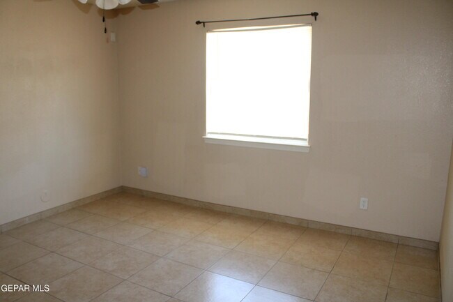 Building Photo - 4608 Lorenzo Ponce Dr