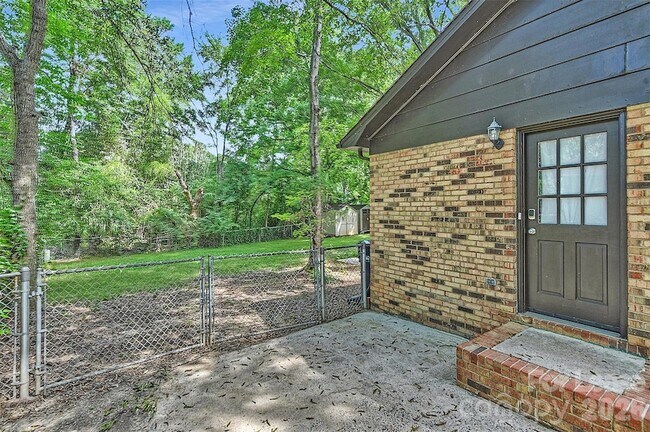 Building Photo - 218 Clearbrook Rd